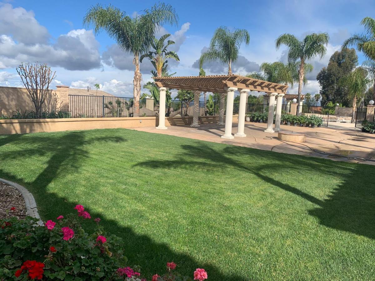 Luxhome Suites N Villa Riverside Esterno foto