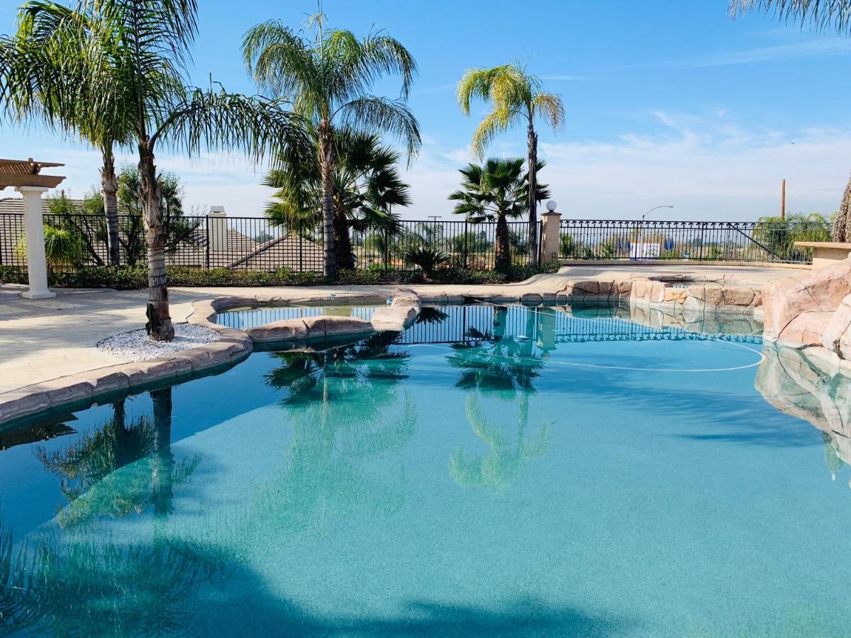 Luxhome Suites N Villa Riverside Esterno foto