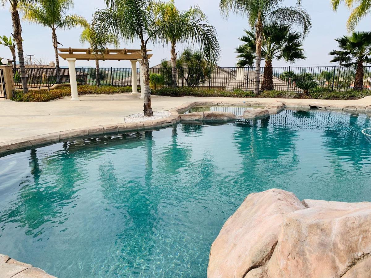 Luxhome Suites N Villa Riverside Esterno foto