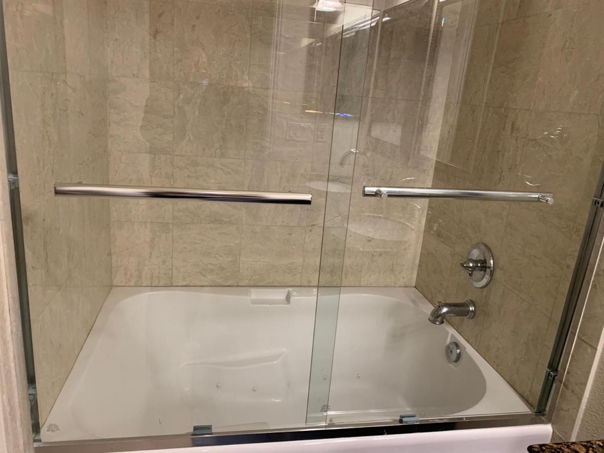 Luxhome Suites N Villa Riverside Esterno foto